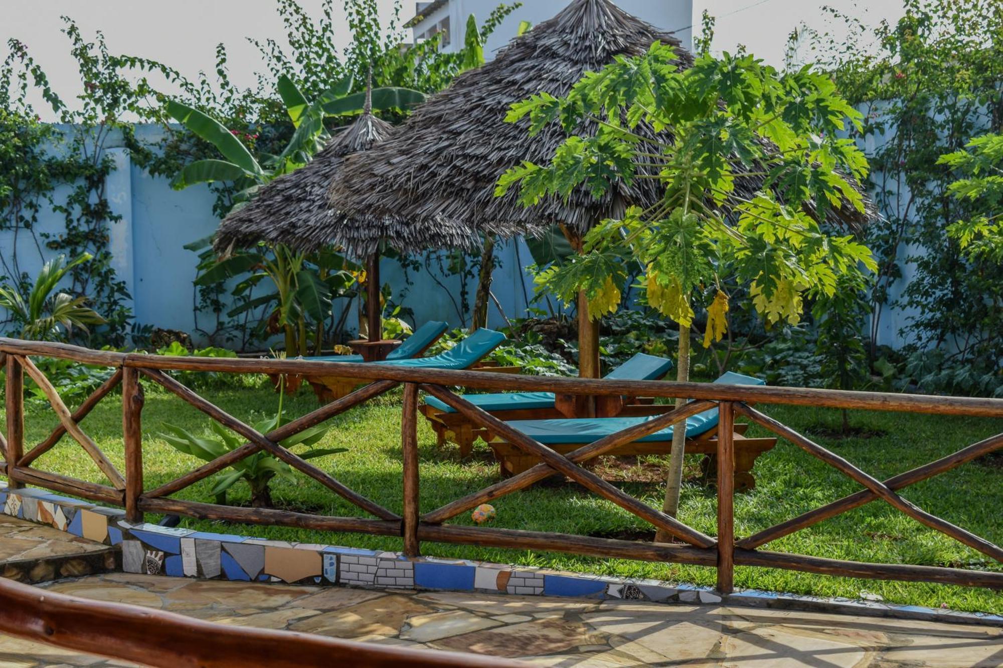 Bed and Breakfast Pineapple House Нунгві Екстер'єр фото